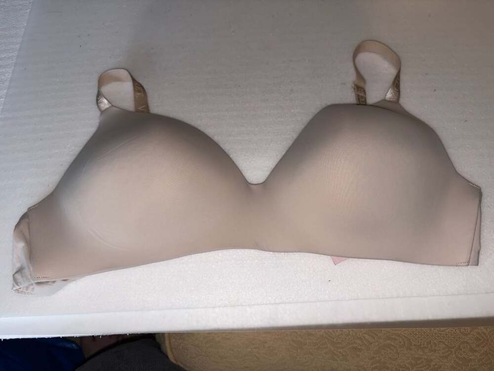 Victoria's Secret T-Shirt Light Lined Wireless Bra Size 34DDD Nude